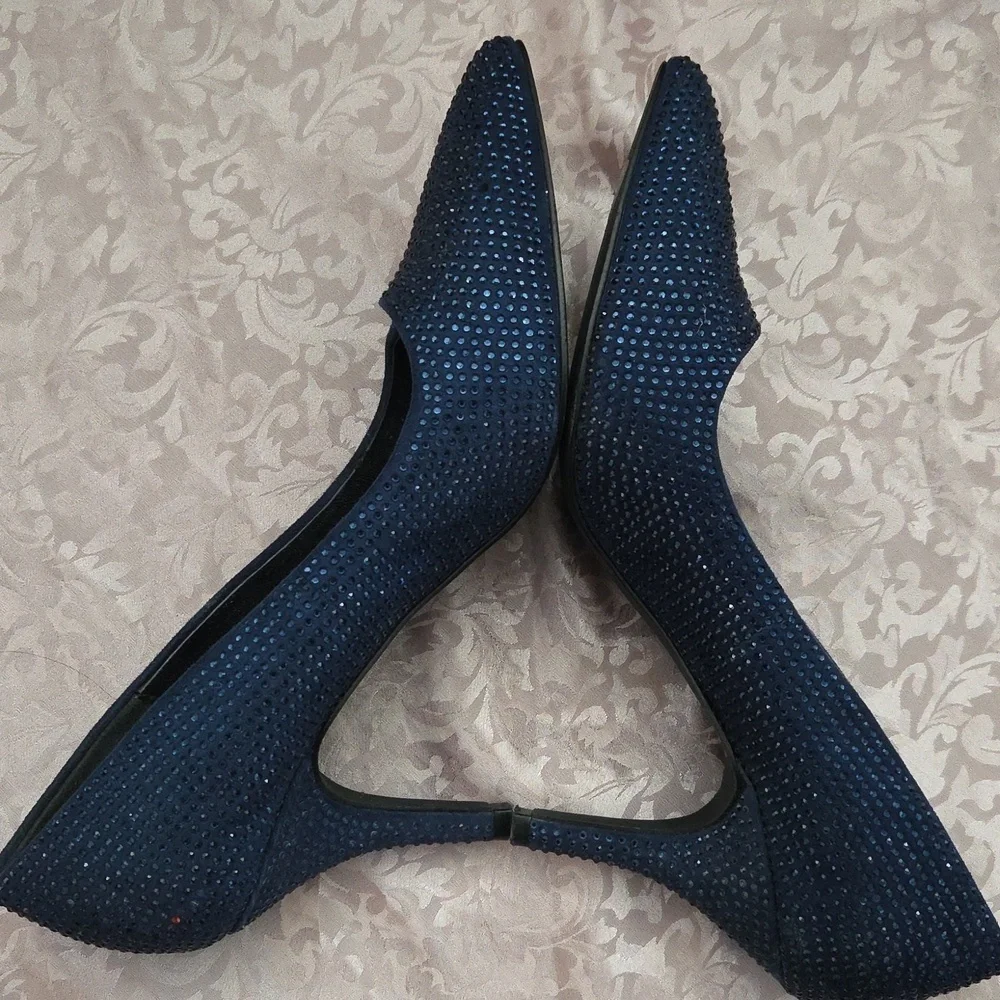 Le Chateau Rinestone Emblished  Heel Pump Classic Deep Navy Blue Sz 7US Shoe - Picture 2 of 10